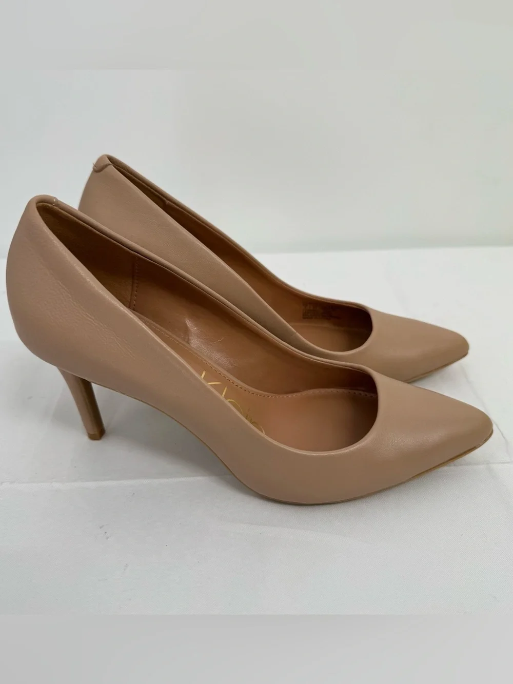 Calvin Klein Kamara Pointed Toe Stiletto Pump Size 7 Leather With Box